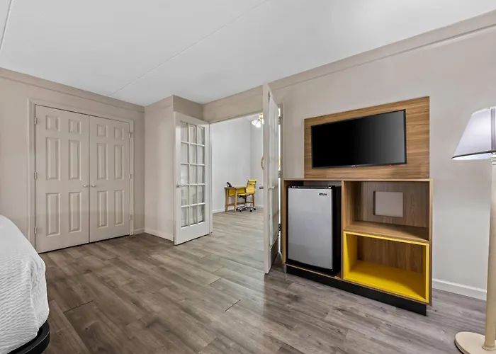Days Inn By Wyndham Birmingham/West