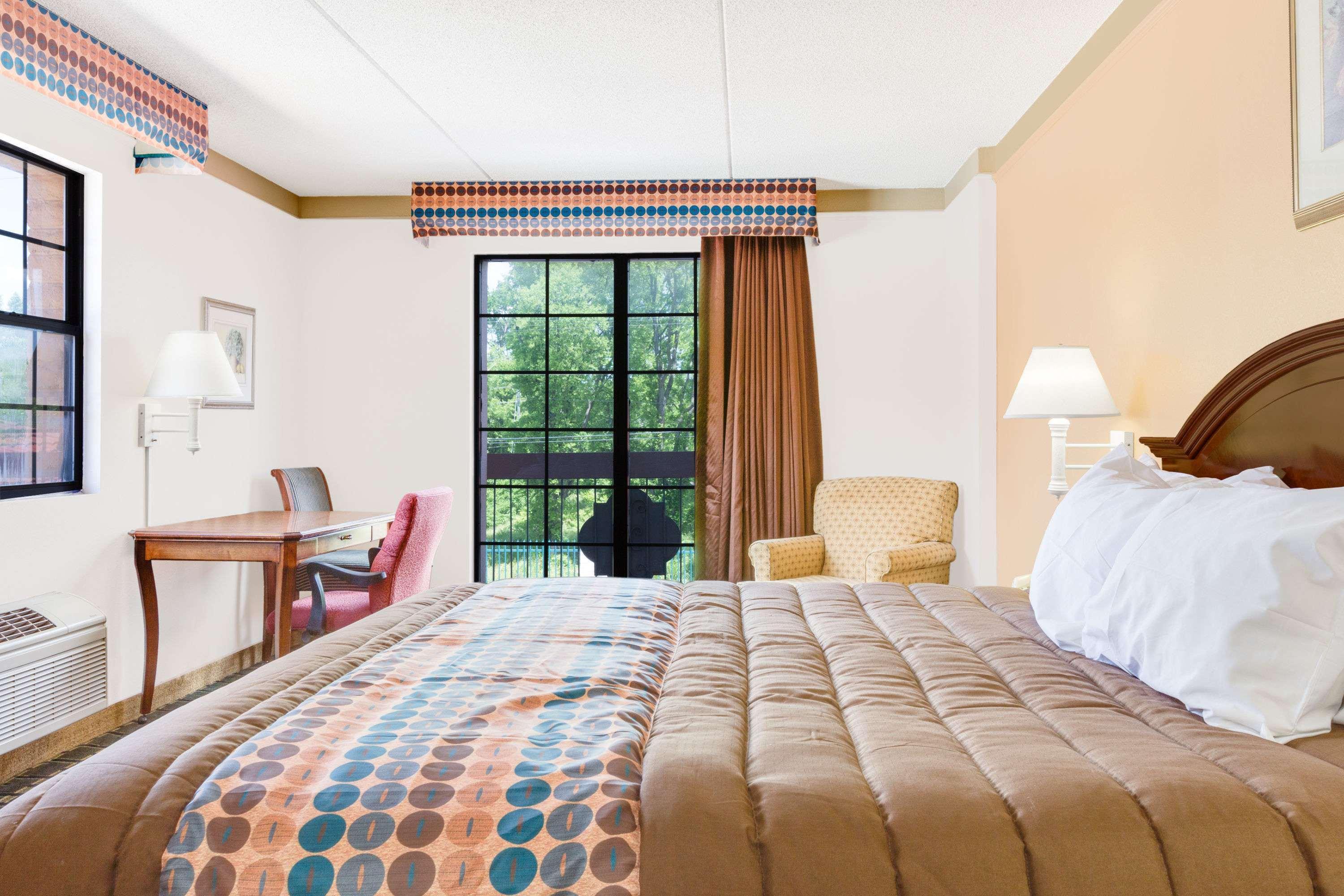 Days By Wyndham Birmingham/west 2*