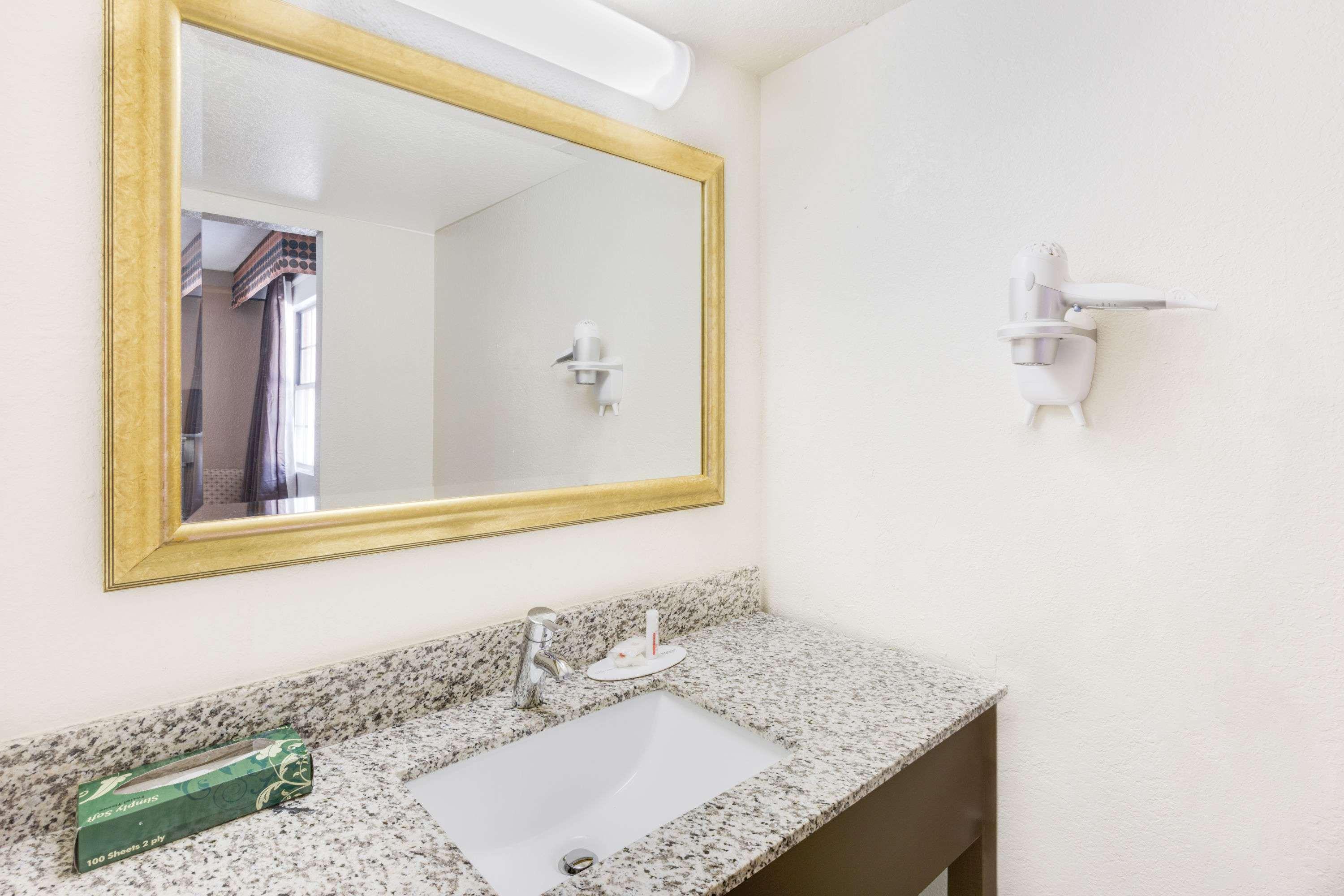 Days By Wyndham Birmingham/west Motel 2*
