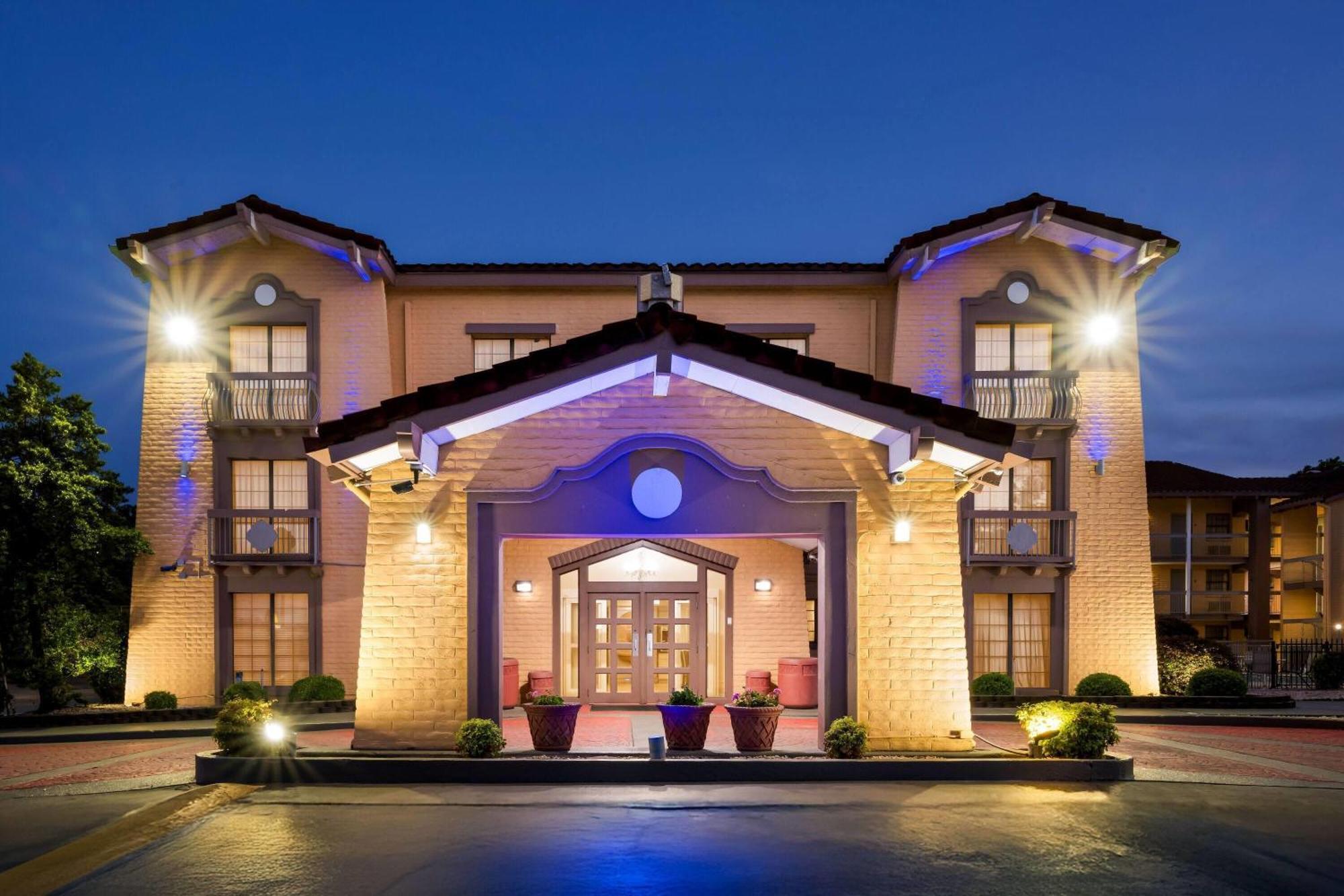 Days By Wyndham Birmingham/west 2*
