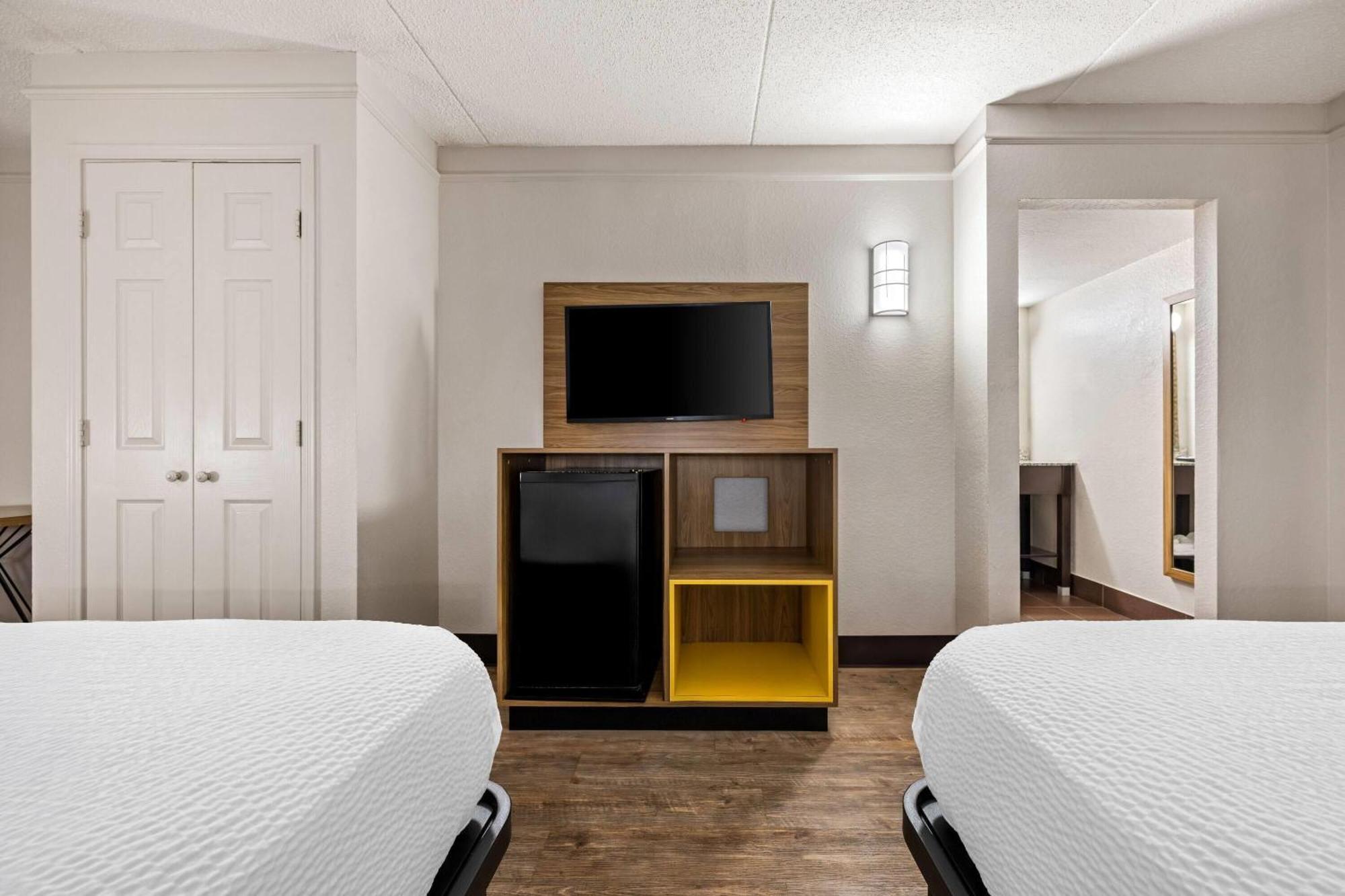 Motel Days By Wyndham Birmingham/west