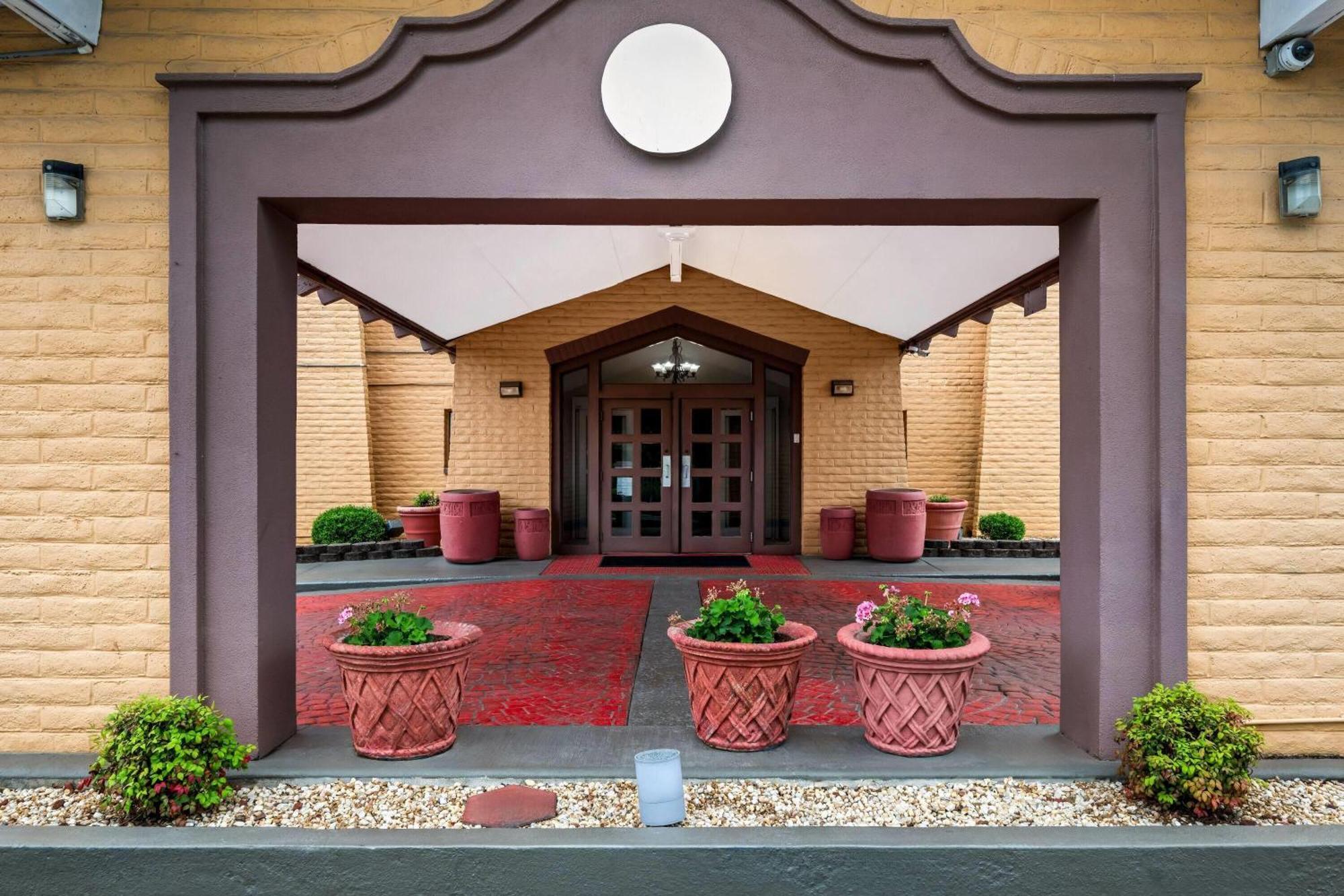 Motel Days By Wyndham Birmingham/west Birmingham