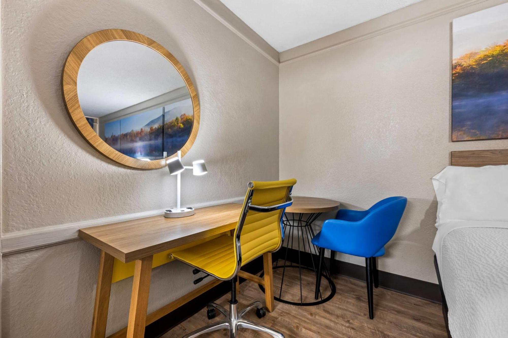 Motel Days By Wyndham Birmingham/west Birmingham