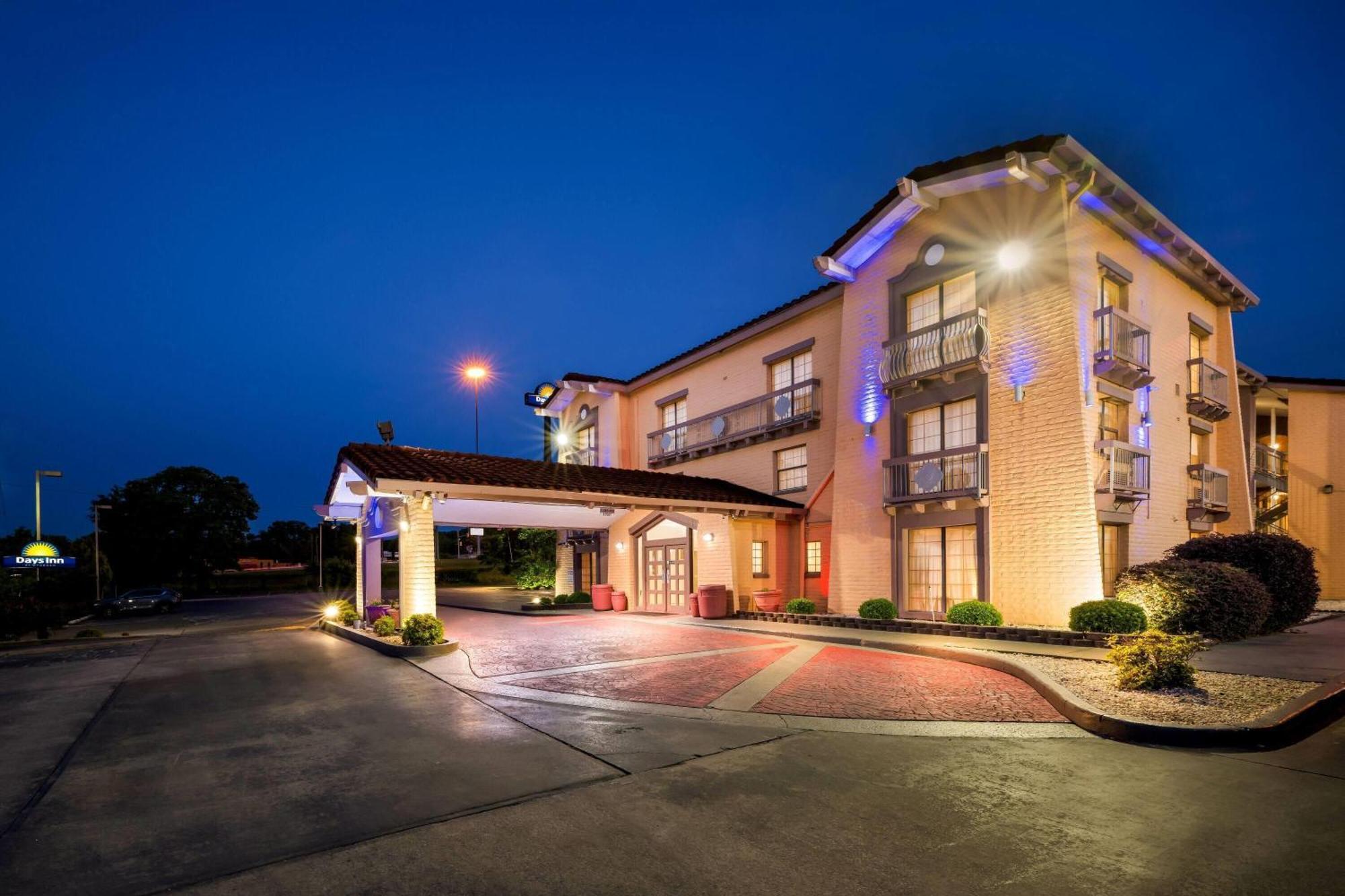 Days By Wyndham Birmingham/west 2*