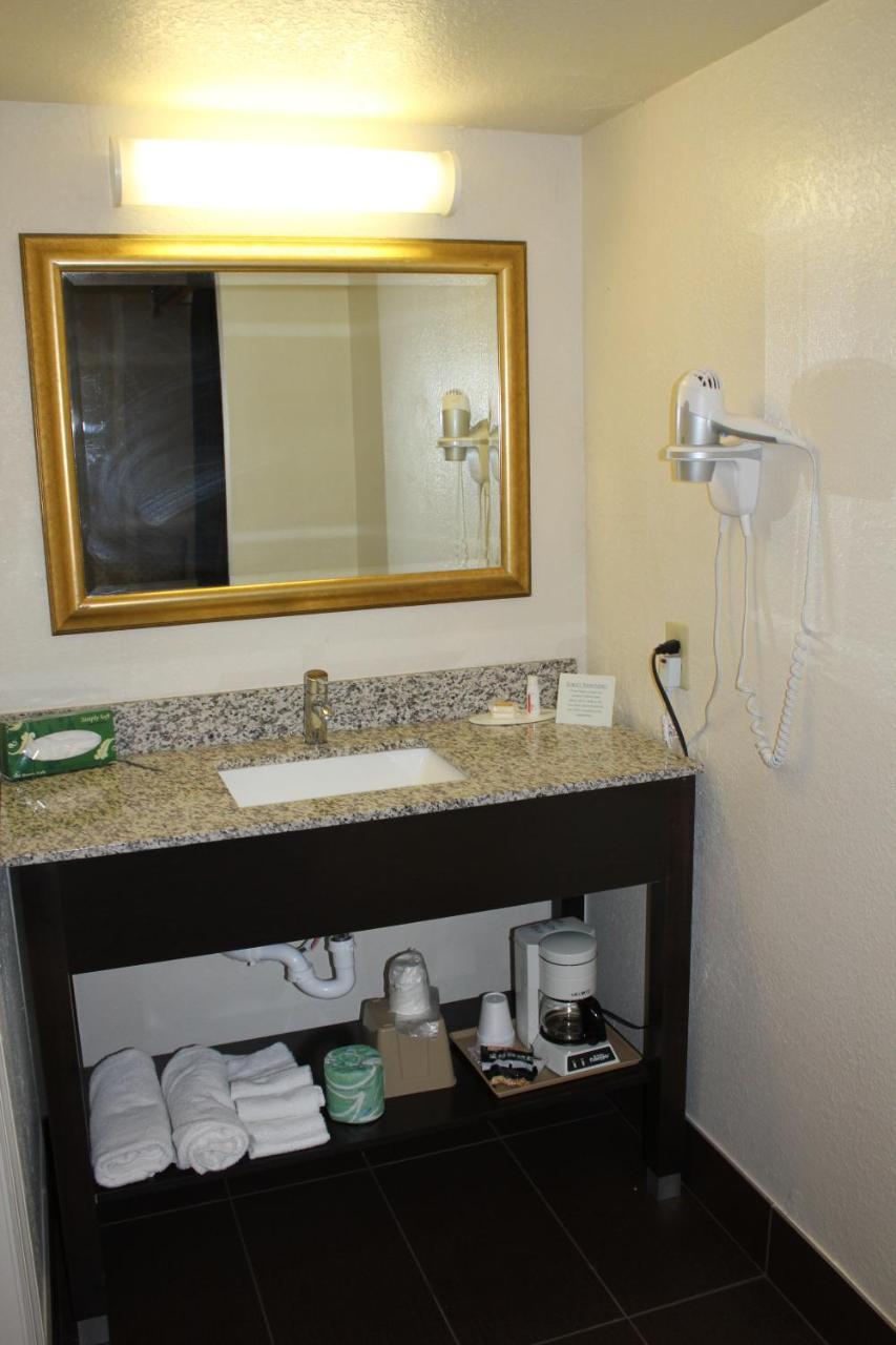 Motel Days By Wyndham Birmingham/west Birmingham