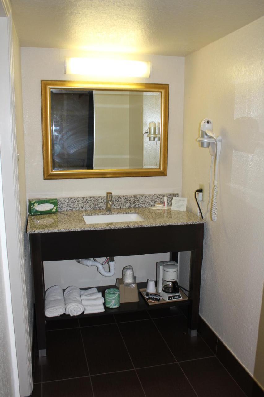 Days By Wyndham Birmingham/west Motel Birmingham